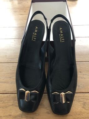 NWT Amalfi Textured Black Leather Low Heeled Sling Back Shoes -- 8-1/2 Medium